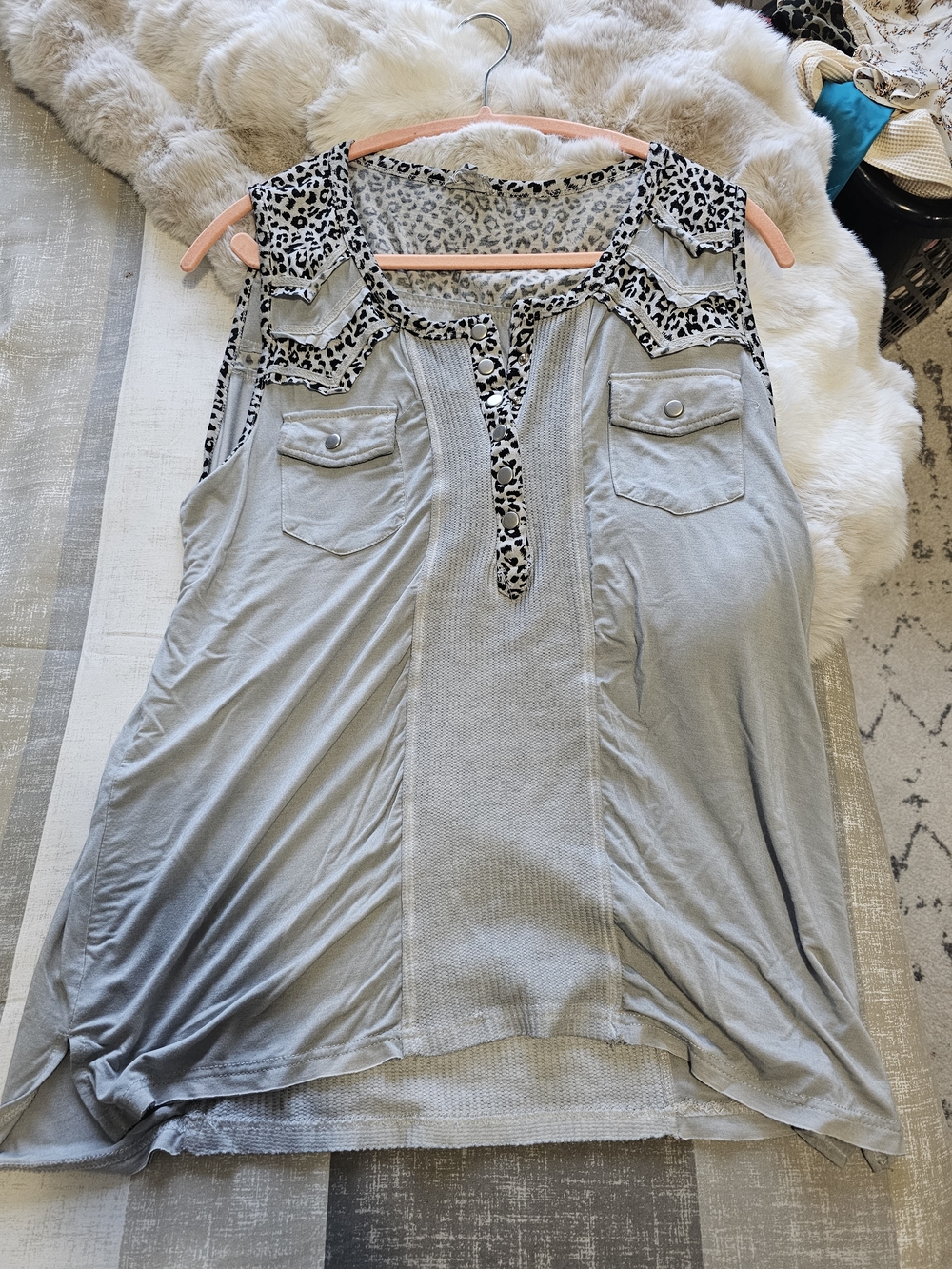 Sleeveless Gray Tank Top with Leopard Trim By POL Size Small